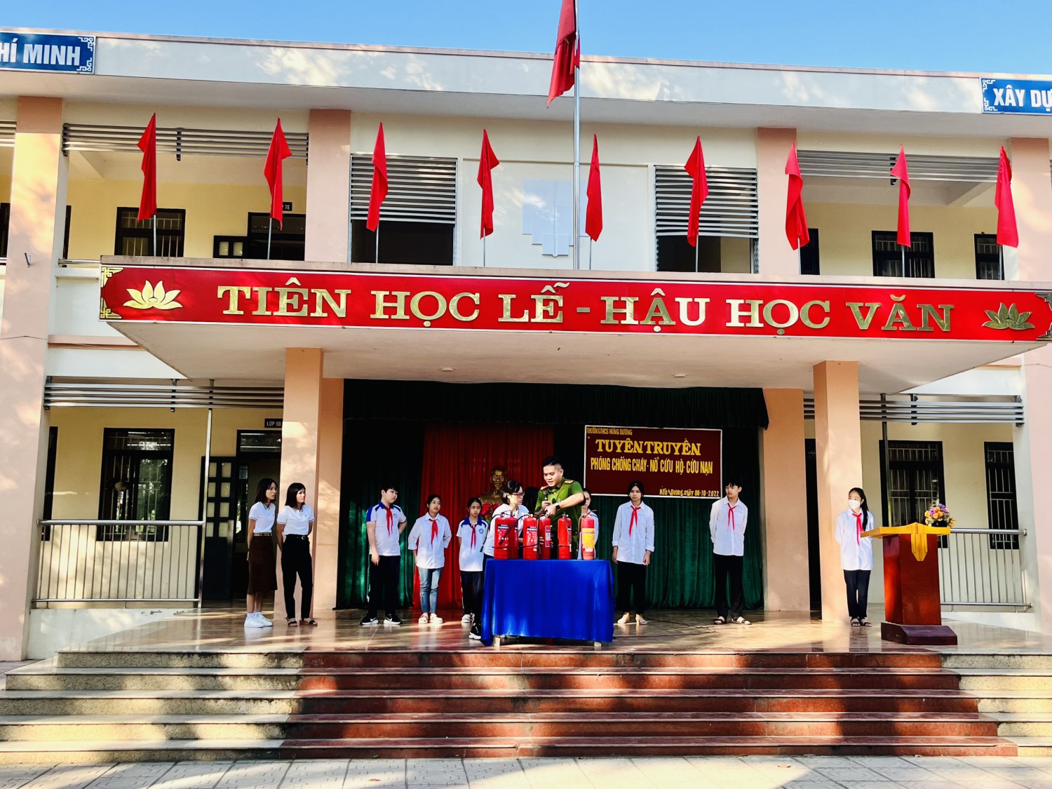 Trường THCS Hồng Dương tổ chức tập huấn PCCC, CHCN cho CBGVNV, HS