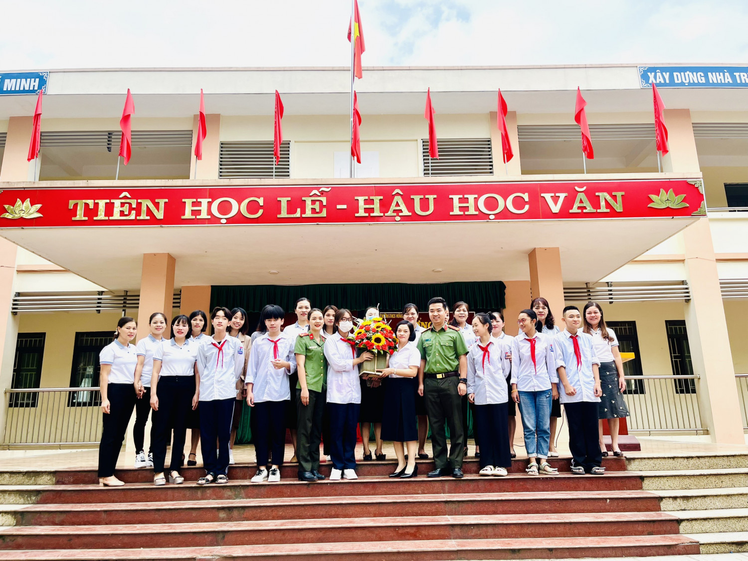 Trường THCS Hồng Dương Hưởng ứng Ngày Pháp luật Việt Nam
